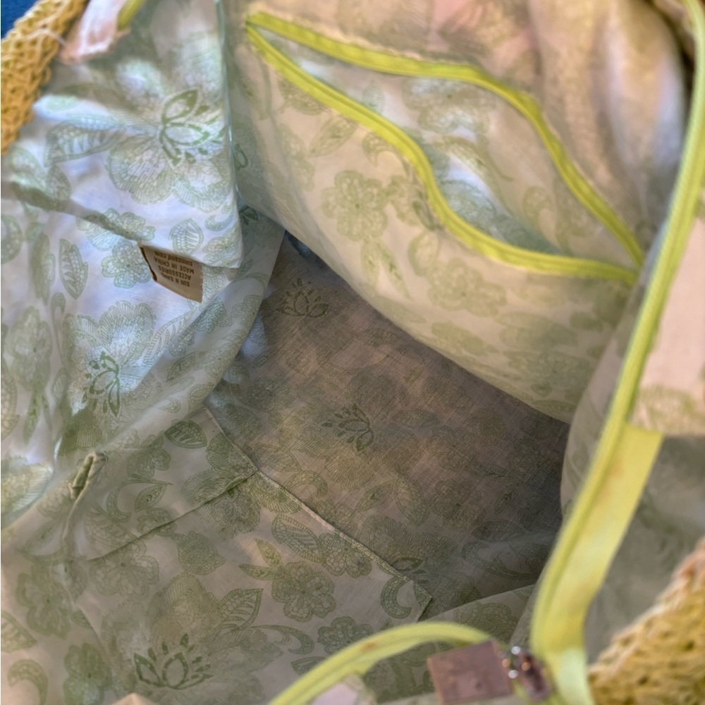 Sun and Sand Ombre Green Rattan Crochet Daisy Beachy Tote - Picture 7 of 8